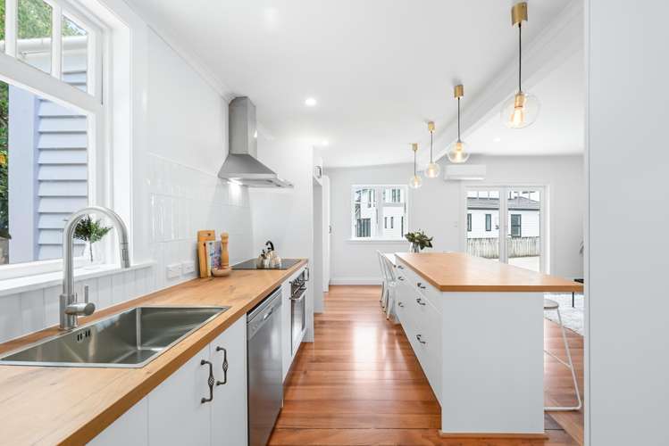 2/6 Pohutukawa Street Woburn_15