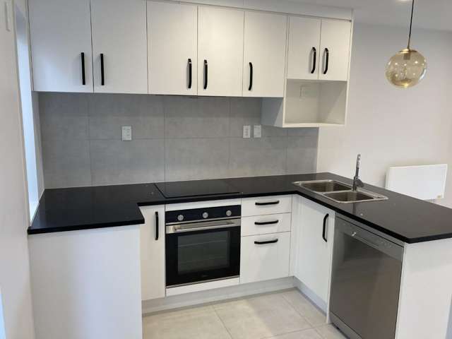 13/18 Hewlett Road Massey_2