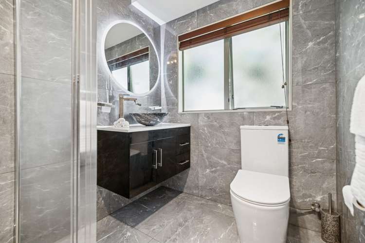 2/8 Tallington Crescent Torbay_10