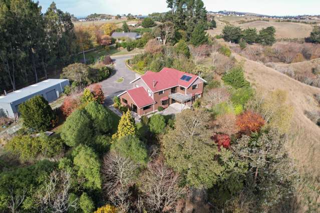 17 HECTARE LIFESTYLE OPPORTUNITY IN TOWN