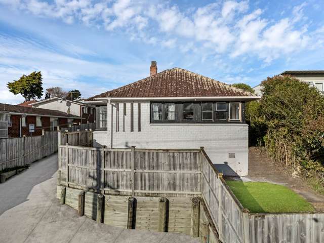 Brick and Tile with views - MUST SELL