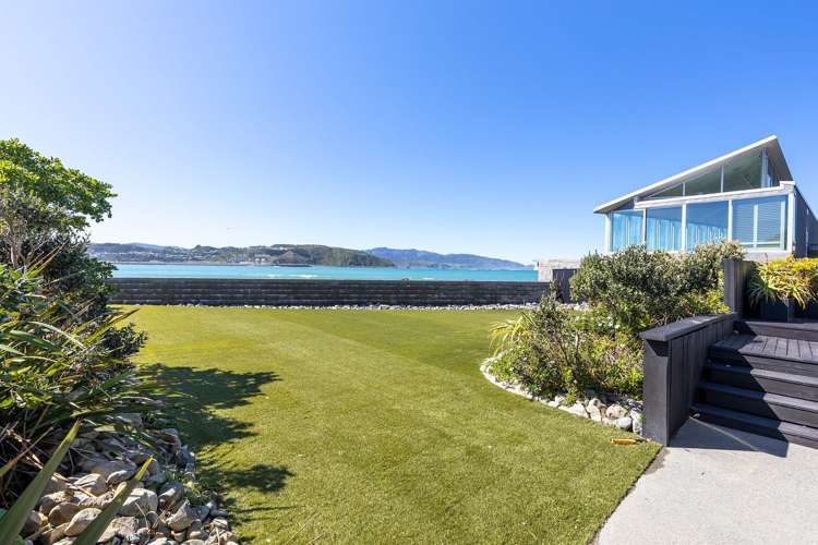 277 Queens Drive Lyall Bay_22