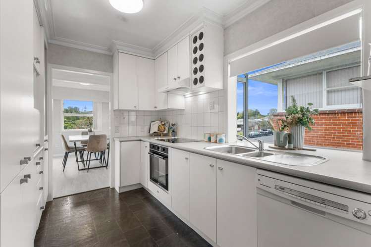 7 Lawrence Crescent Hill Park_7