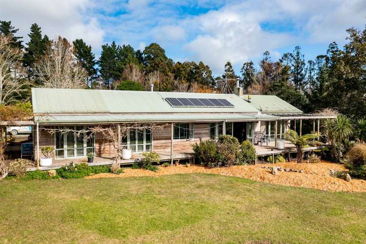 212 Staniforth Road Kaiwaka_0