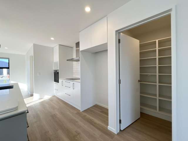 8 Accadia Drive 11103_2