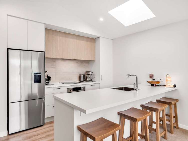 214/30 Bob Robertson Drive Woodend_1