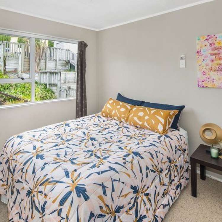 32A Cheltenham Terrace Newlands Wellington City Houses for Rent