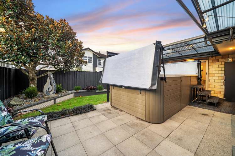 8 Belfry Place Wattle Downs_15