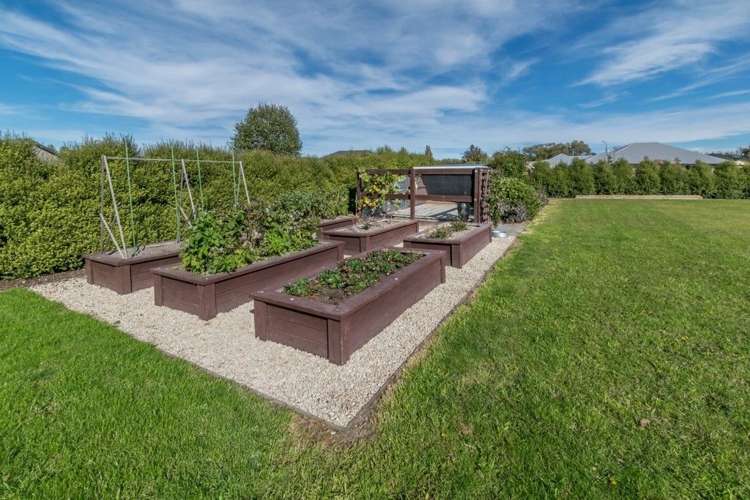 3 Elm Grove Amberley_16