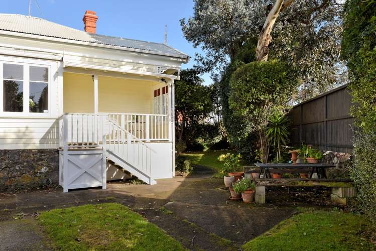 1 Rossgrove Terrace Mount Albert_15
