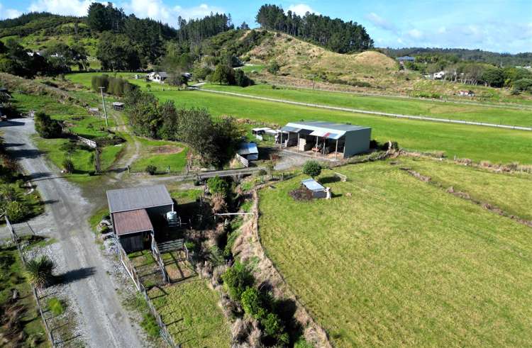 135 Coulson Road Paroa_16