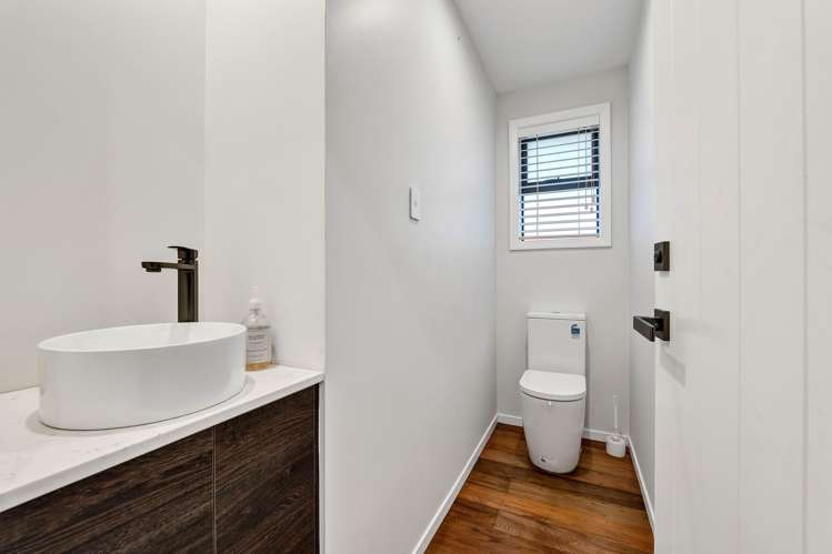 1384 Egmont Road Egmont Village_40