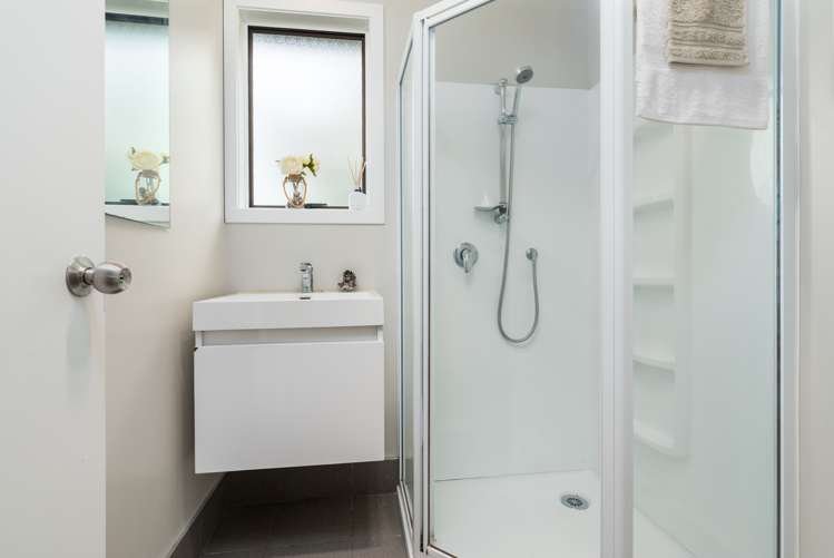 180 Solar Road Glen Eden_13