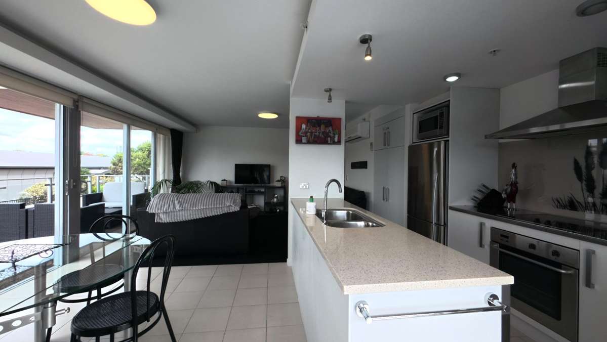 Fully Furnished - High Quality Apartment - Right in Town 5