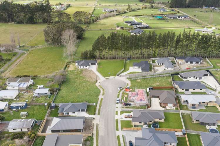 14 Rayner Lane Marton_11