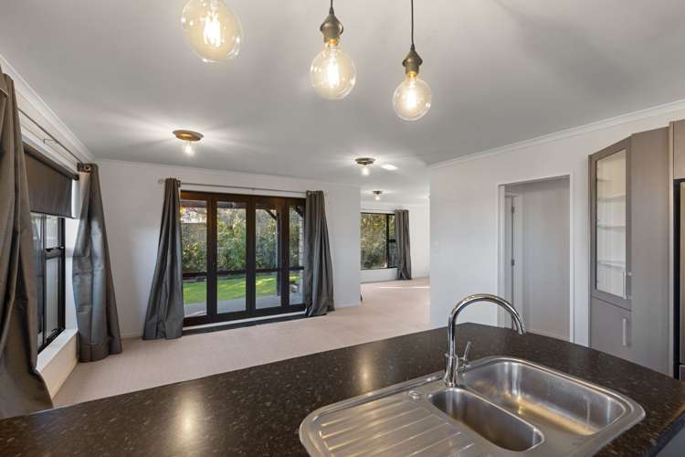 6 Galea Grove Kelvin Grove_11