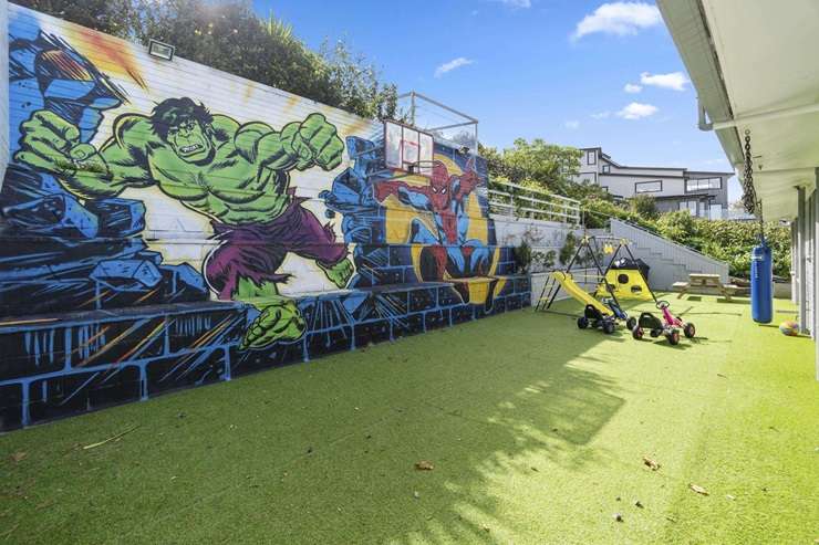 The listing for 19 Market Road, in Auckland's Remuera, says the vendors 