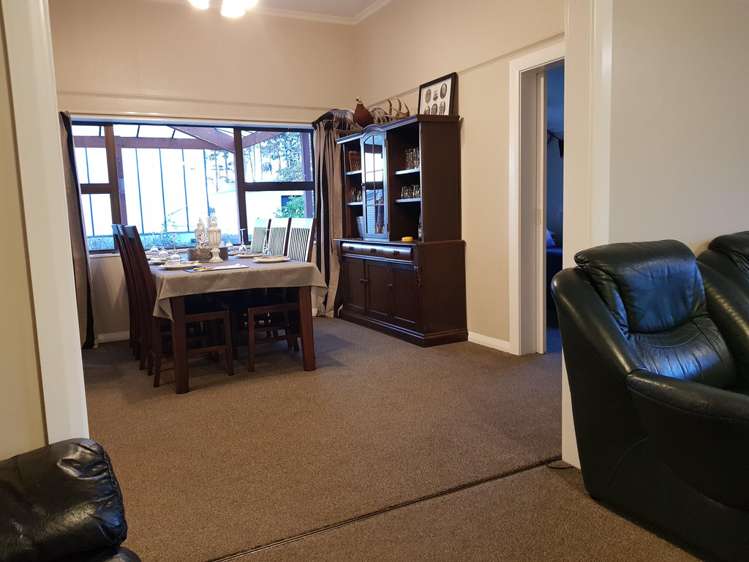 1015 Queen Street East Levin_6