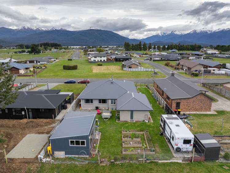 61 Orbell Crescent Te Anau_47