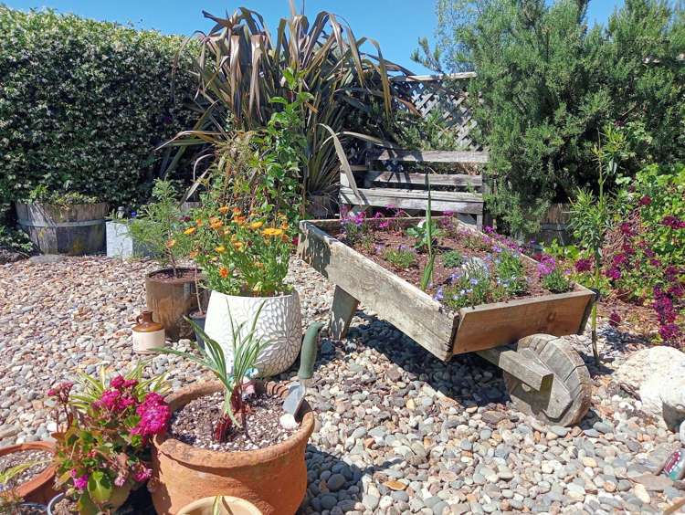 2/16 Alan Styles Place Greenmeadows_16