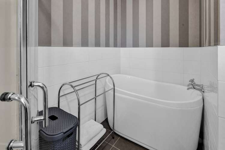 94 South Road Manaia_14