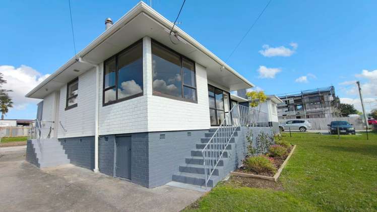 7 Cobham Crescent Kelston_2