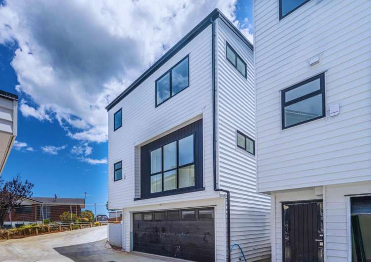 25 and 27 Jandell Crescent Bucklands Beach_1