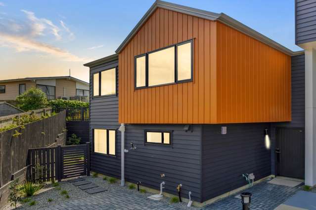 Smart Stylish 4-Bedroom Home with Private Parking