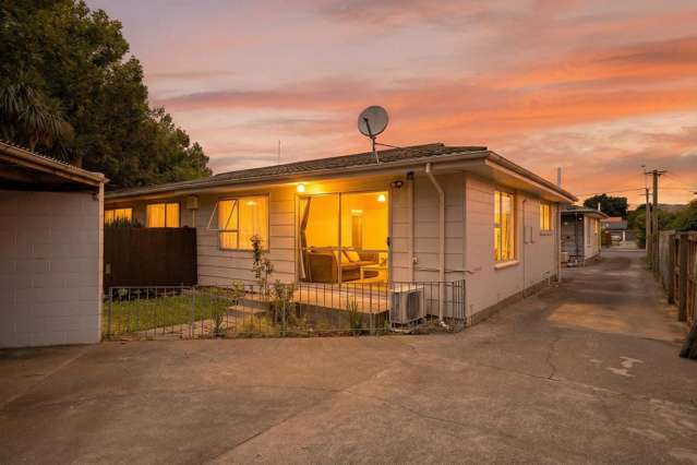 City-Fringe Living with Low-Maintenance Ease!