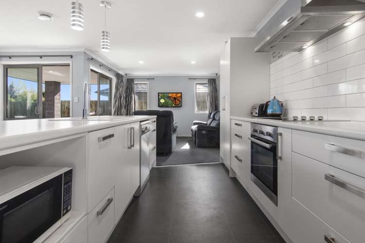 3 Austen Way Hairini_13