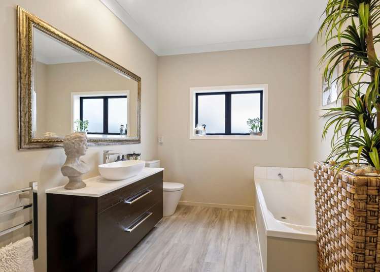 17 Gifford Grove Churton Park_13