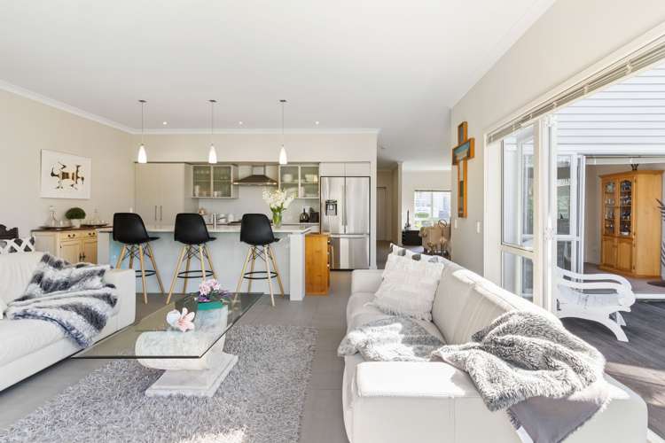 8 Kensington Drive Orewa_5