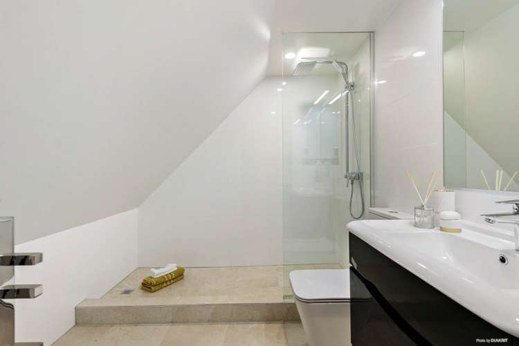 16a Eaton Road Hillsborough_19