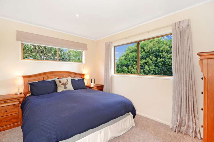 13 Oruamo Place Beach Haven_8