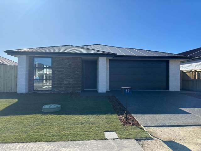 HALSWELL - MODERN FAMILY HOME, FOUR BEDROOMS, HEAT PUMP, DOUBLE GARAGE