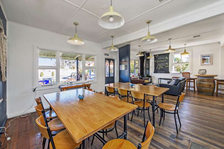 5672 West Coast Road Springfield_9