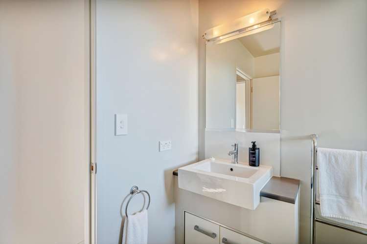 40/73 South Highway - Sovereign Pier Whitianga_21