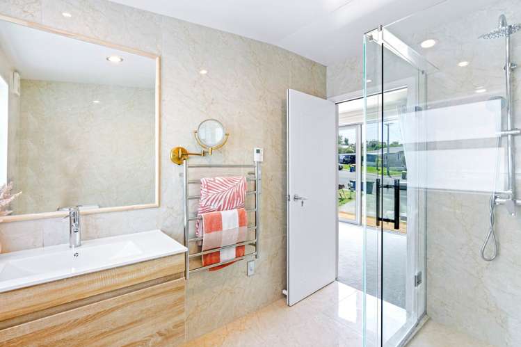 17 Limmer Place Browns Bay_13