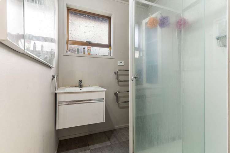 2/41 Challen Close Conifer Grove_11