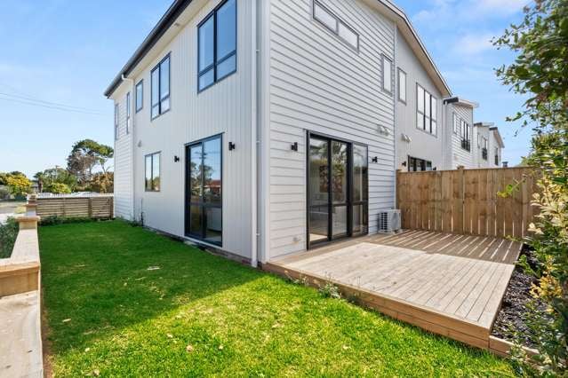 Largest 2 Bedroom + Study in Papatoetoe!