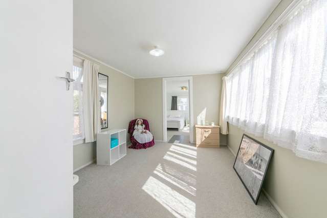 13 Preston Avenue Mount Albert_4