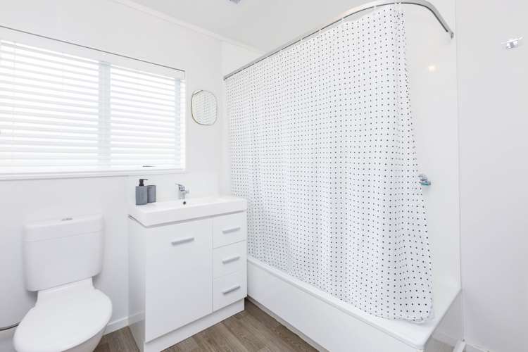 2/22 Barton Grove Naenae_8