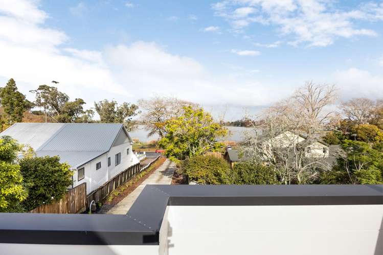 4/15 Lake Domain Drive Hamilton Lake_21