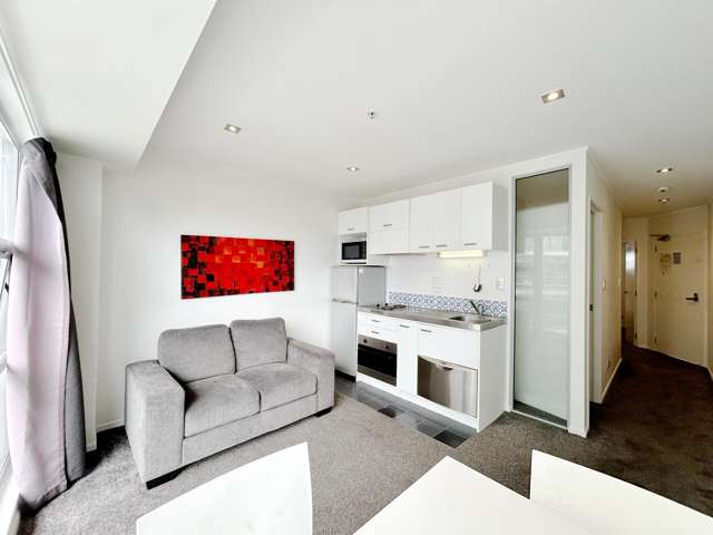 City Centre Urban Living - Stylish 2-Bedroom Apartment