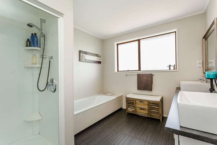 8 Clariton Avenue Green Island_9