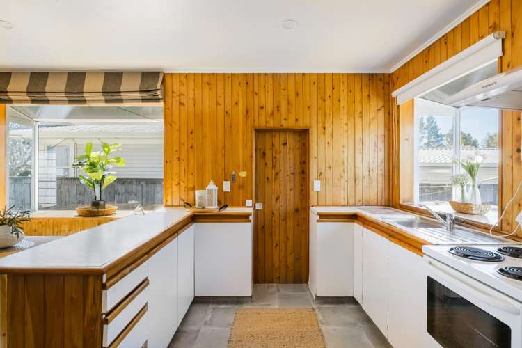 60 Southsea Crescent Silverdale_11