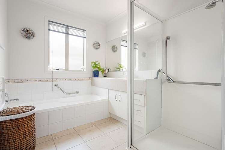 55 Sovereign Isle Lane Rototuna_13