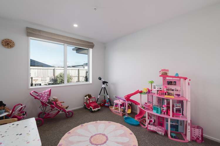 120 Southfield Drive Lincoln_13