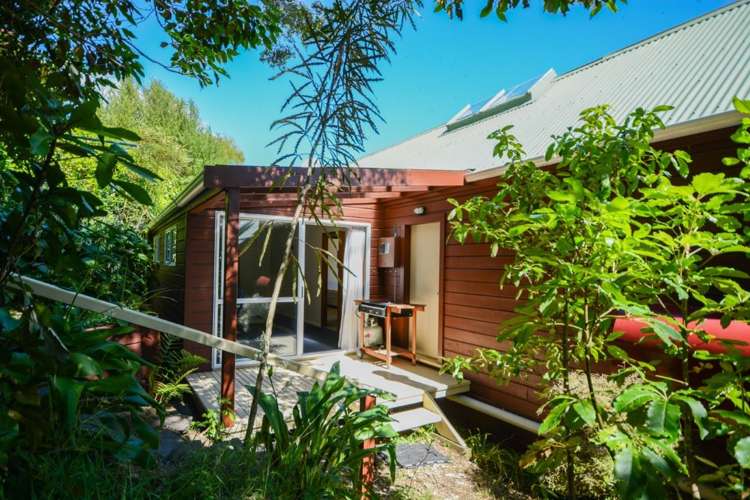 17 Settlers Hill Akaroa_34