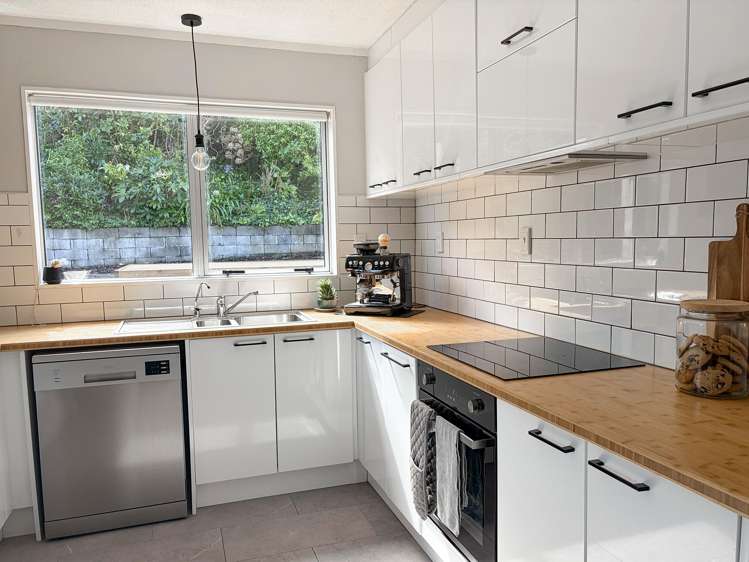 12 Zande Terrace Tawa_6